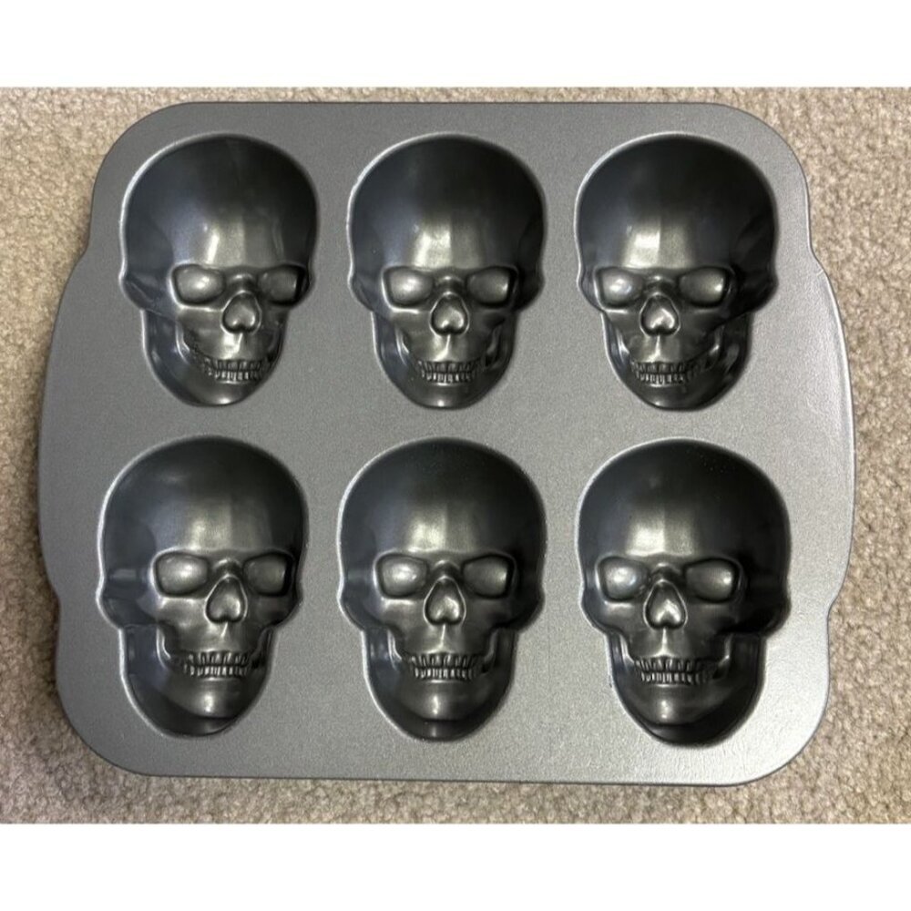 Nordic Ware Mini Haunted 3D SKULL CAKELET Muffin Pan Halloween Baking Mold Cake
